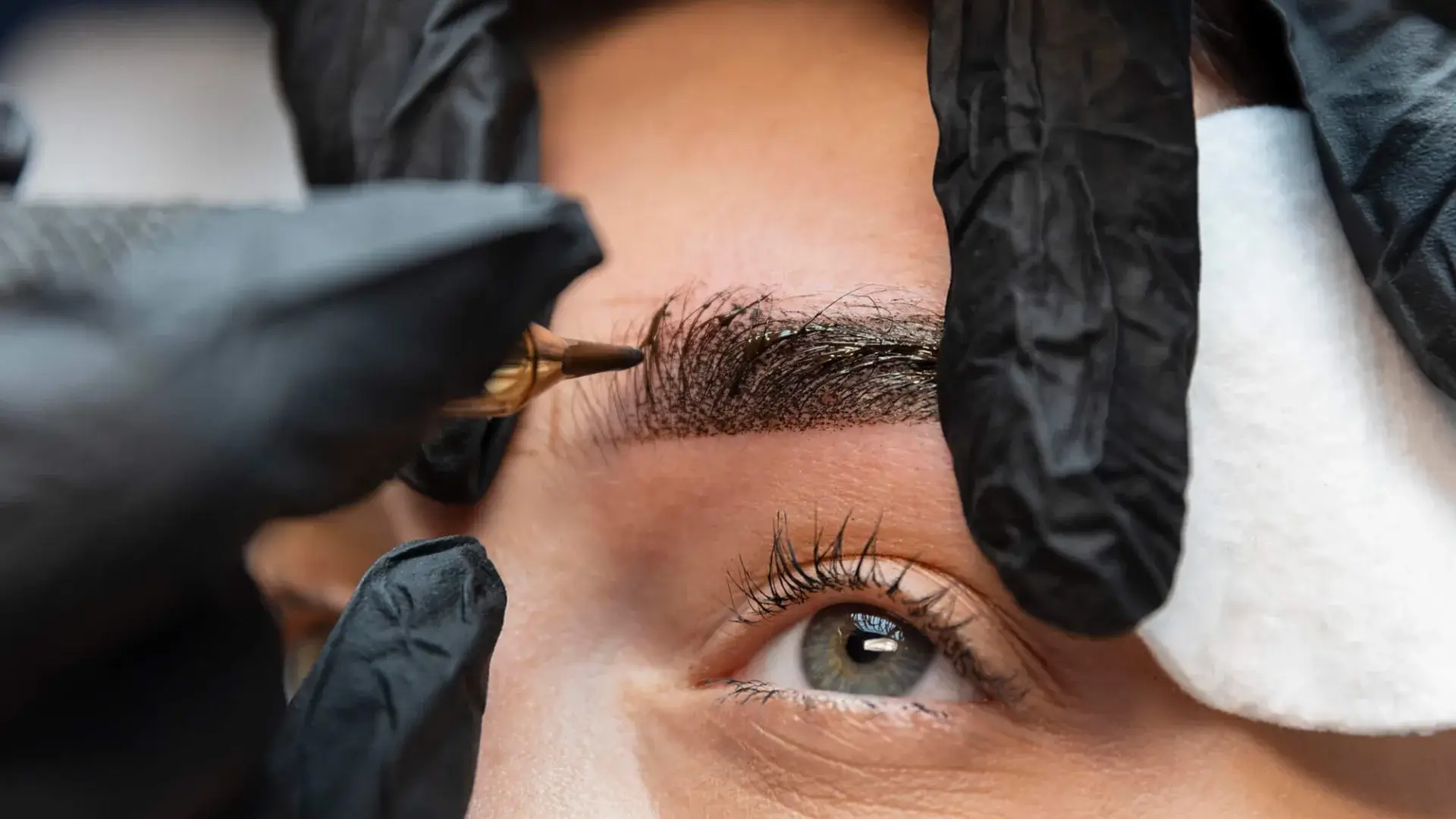 AUGENBRAUEN UND WIMPERN BERN 0