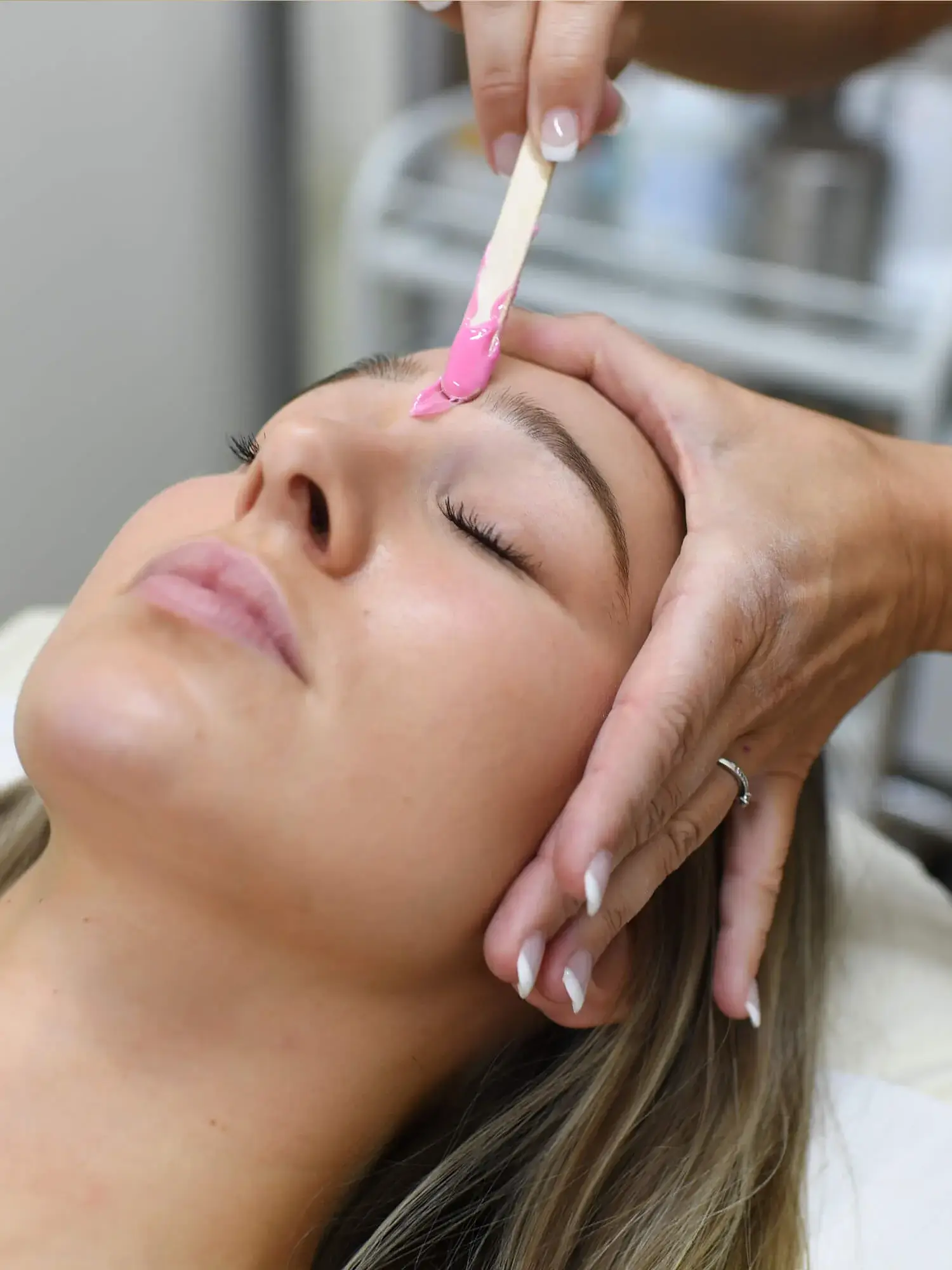 WIMPERN UND AUGENBRAUEN Bern