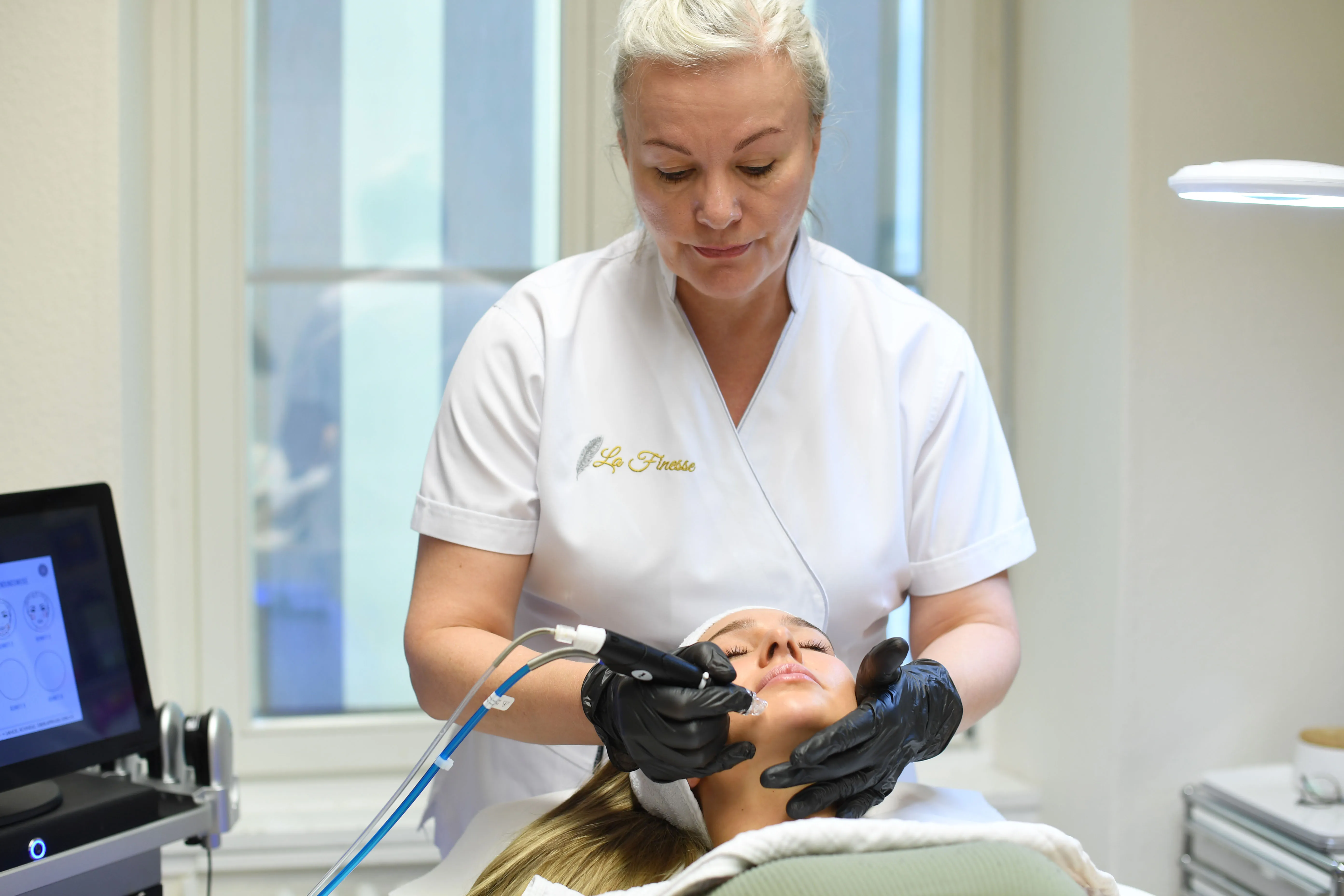 Sérums et hydratation pendant l’HydraFacial